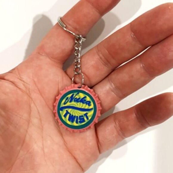 Fallout 4 Nuka Twist Cap Keychain - 3.5inch Gaming Keychain - Picture 5 of 7